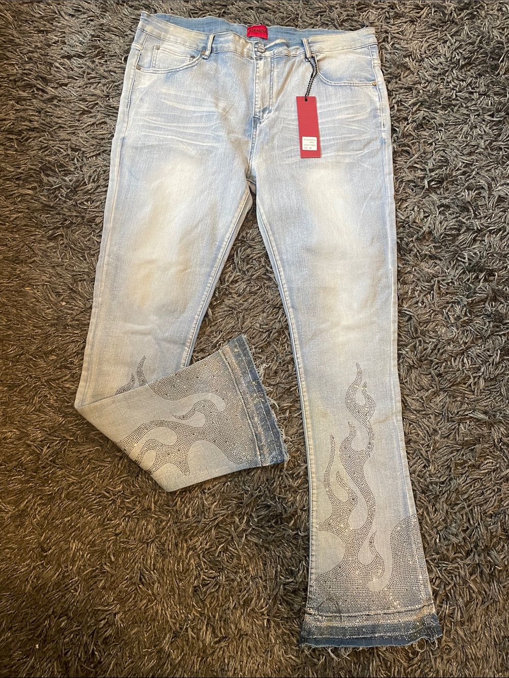 Ajenda blue light wash jeans with silver gems size 40 NWT